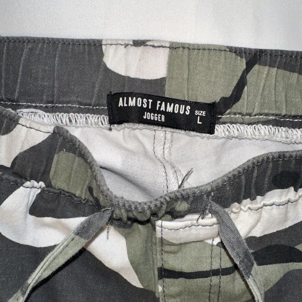 Almost Famous Jogger Men’s M Gray Black Camo Pants Tapered